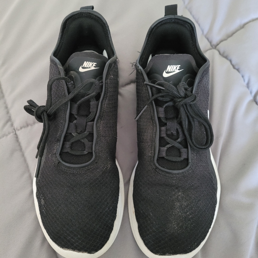 MENS NIKE AIR MAX MOTION 2 SNEAKER